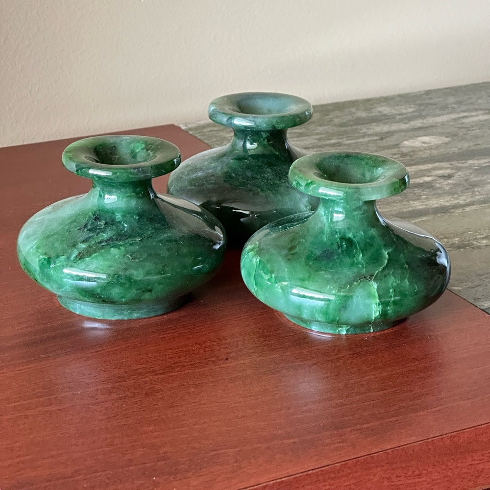 Antique1970s Vintage Russian
Siberian Jade Stone Vases In a rich "spinach"green - Picture 2 of 15